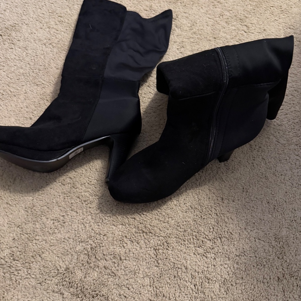 Suede texture heeled knee boots - Picture 3 of 3